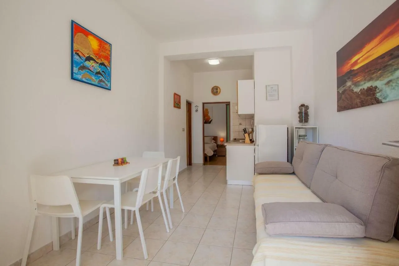 Apartments Eva Cres