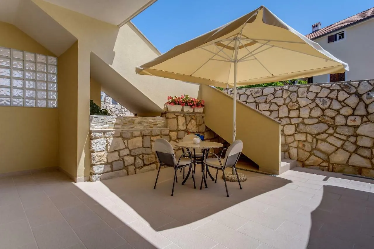 Apartments Eva Cres