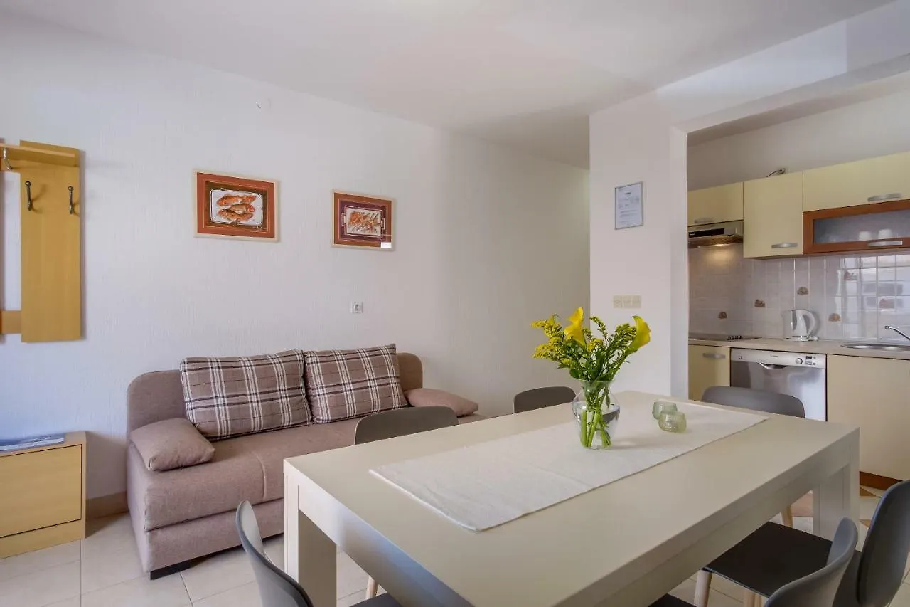 Apartments Eva Cres