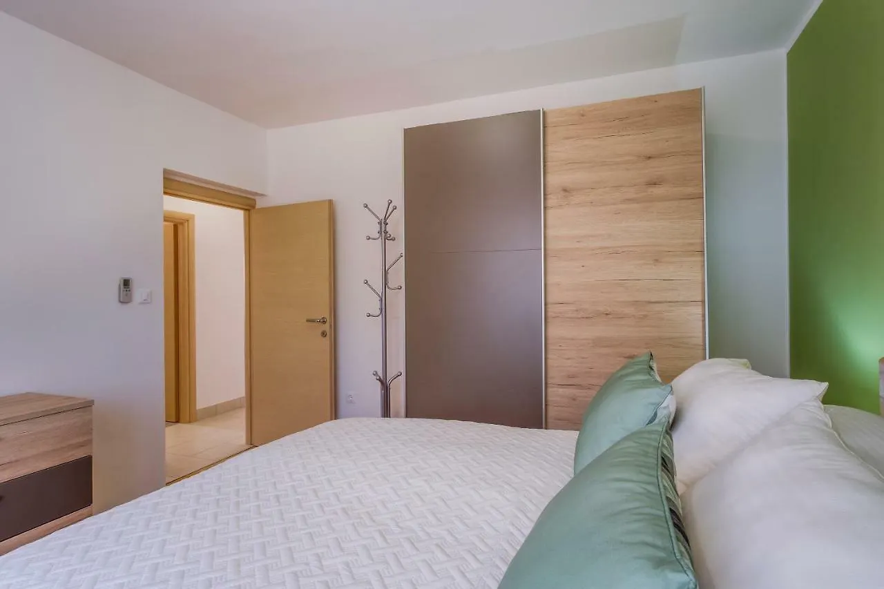 Apartments Eva Cres