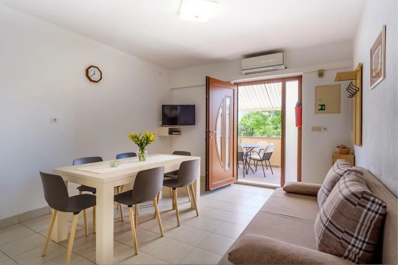 Apartments Eva Cres