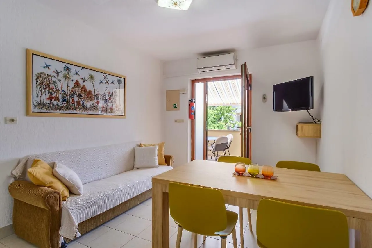 Apartments Eva Cres