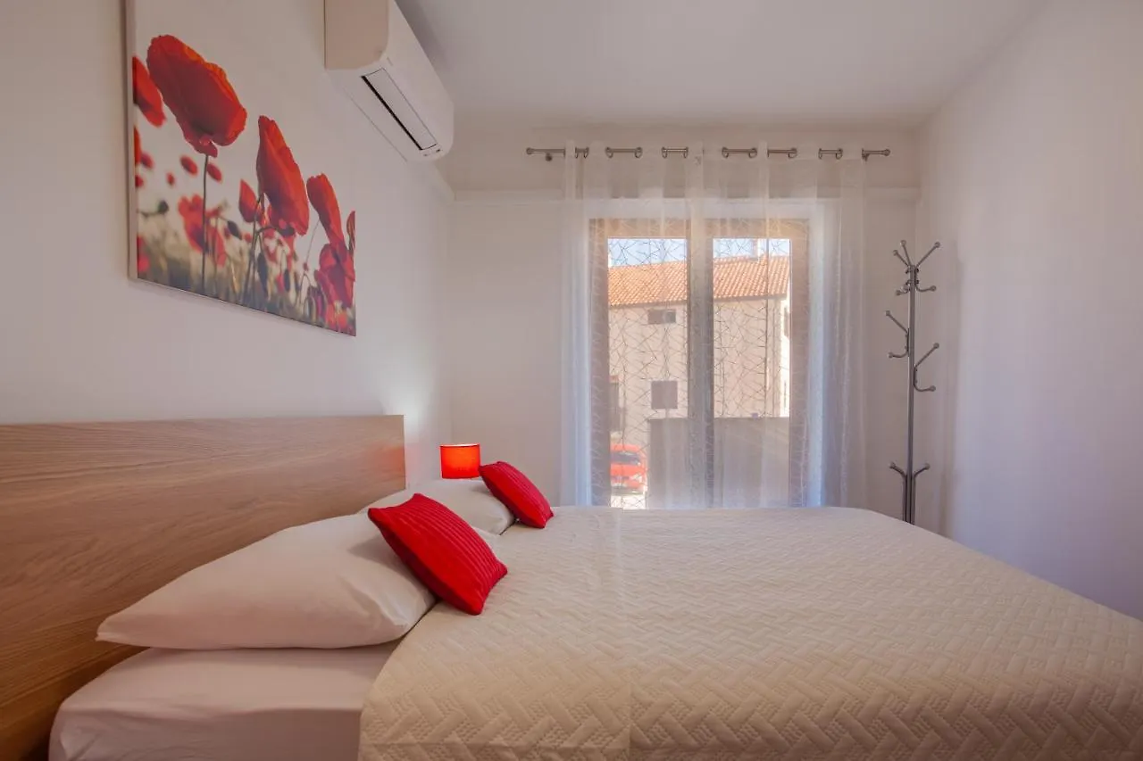 Apartments Eva Cres