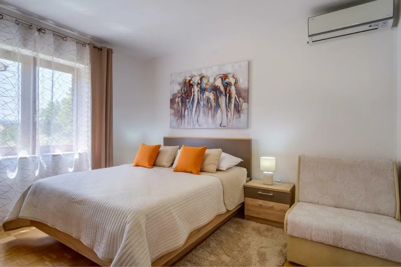 Apartments Eva Cres