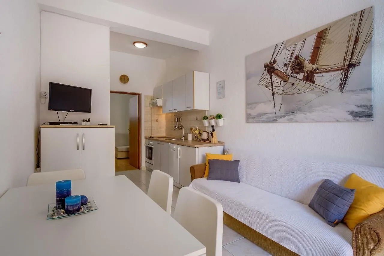 Apartments Eva Cres