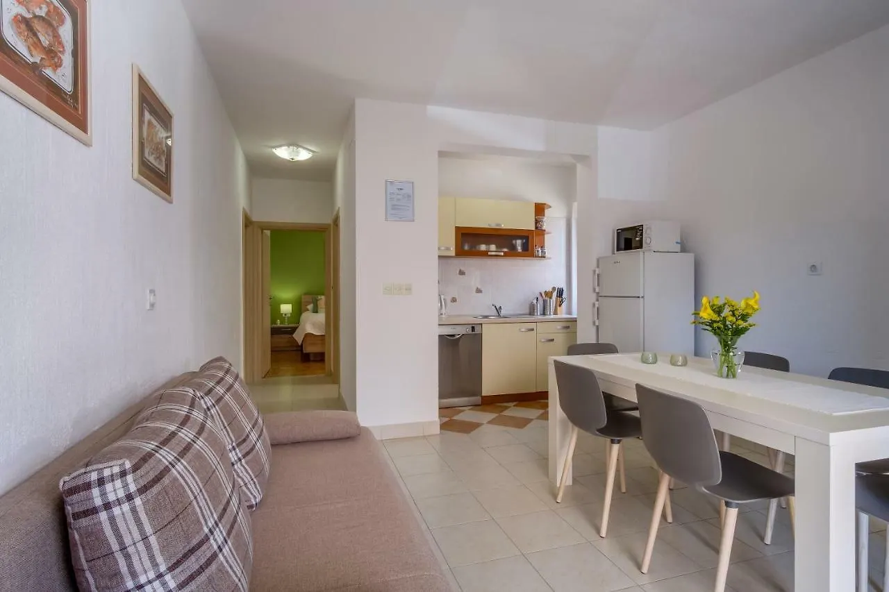 Apartments Eva Cres