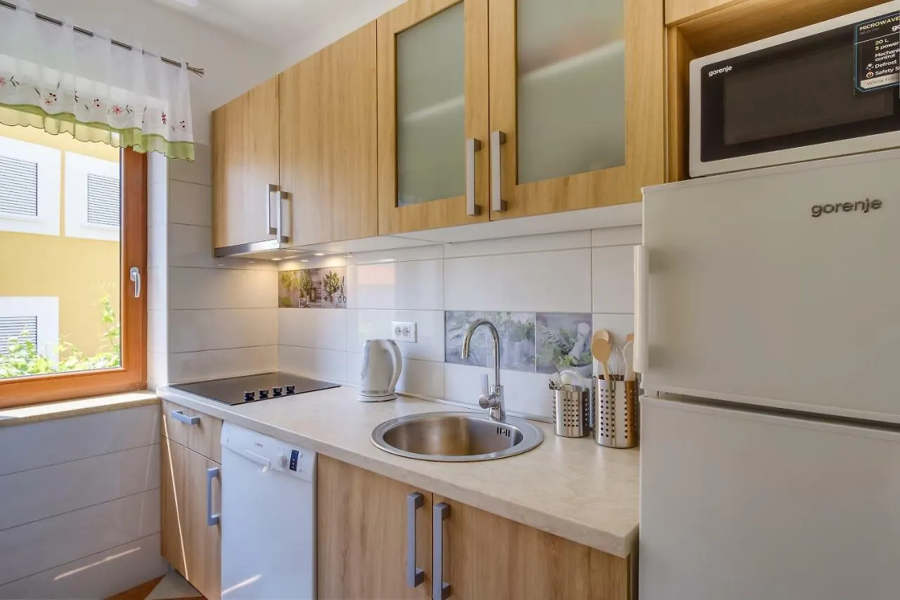 Apartments Eva Cres 0*,  Croatia