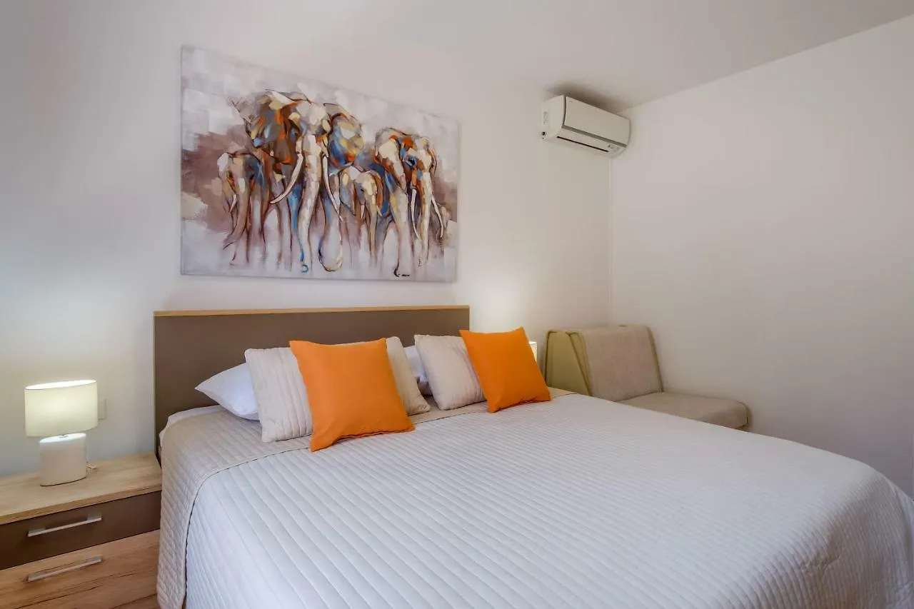 Apartments Eva Cres