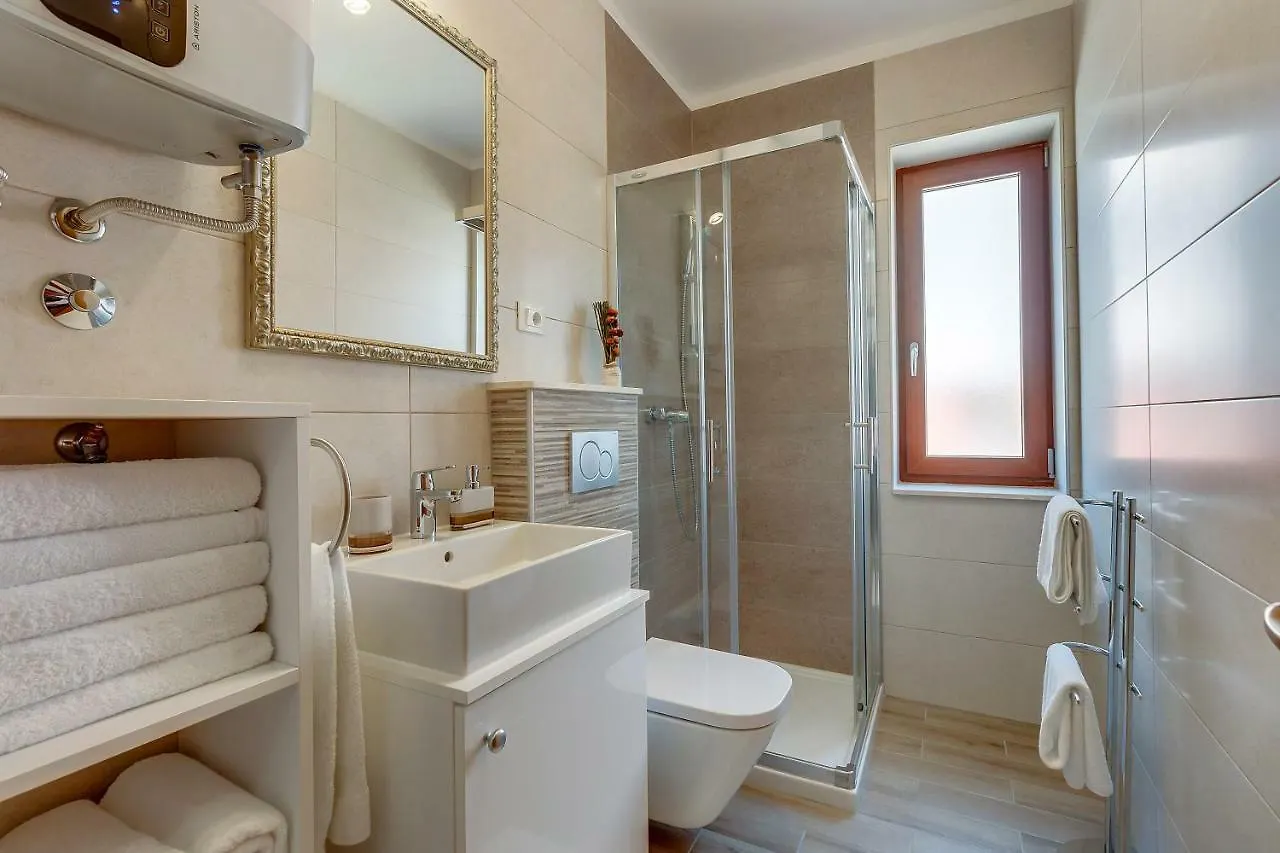 Apartments Eva Cres