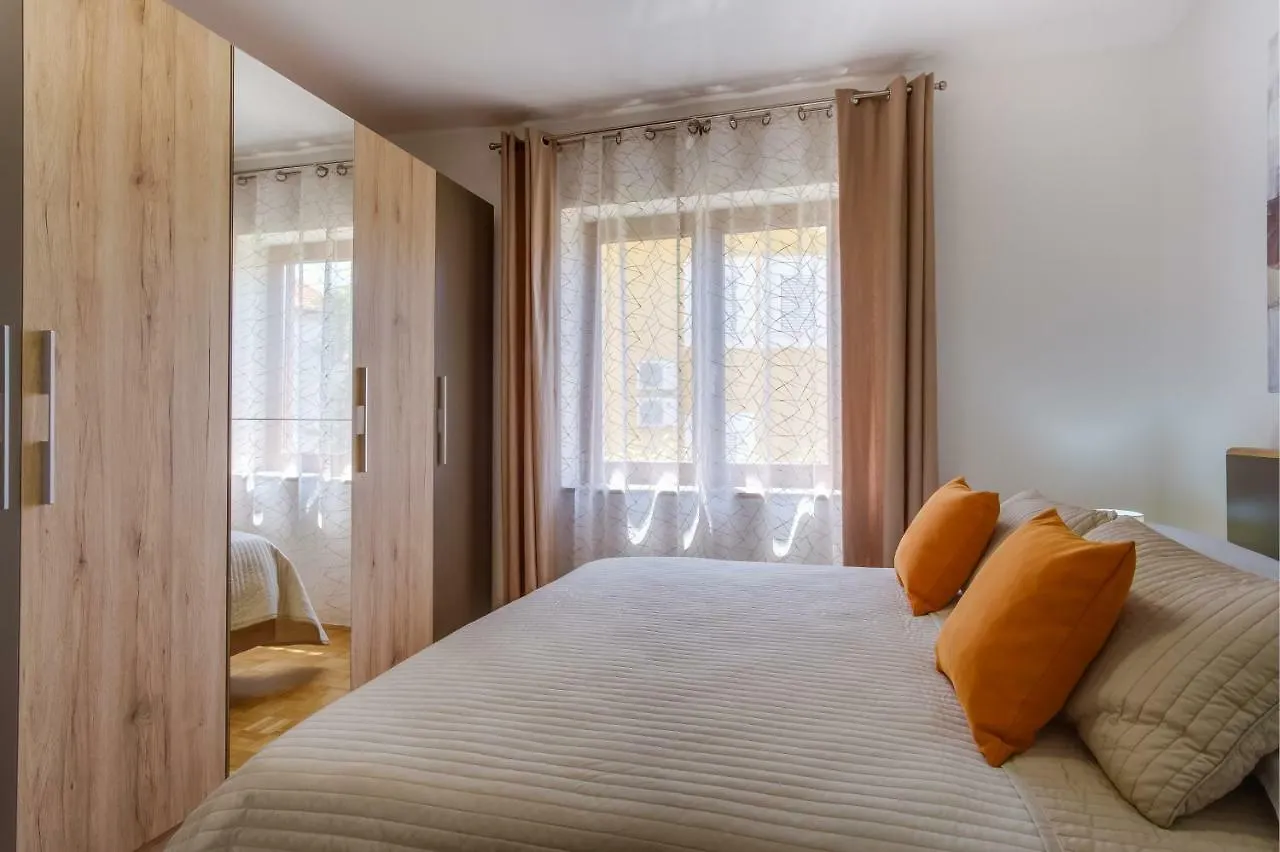 Apartments Eva Cres